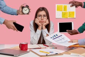 ¿Recuerdas el dolor de cabeza de la semana pasada, tu insomnio o el bajo desempeño en tu trabajo durante las reuniones? Bueno, todo esto podrían ser consecuencias del estrés.